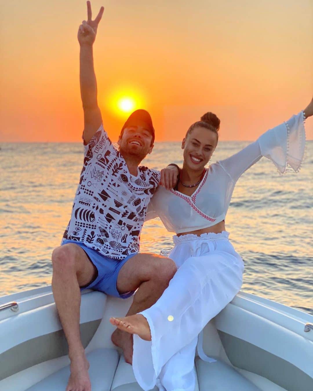 muratdalkilicのインスタグラム：「Koskoca güneş arkamızda! Bize bişey olmaz 🌞」