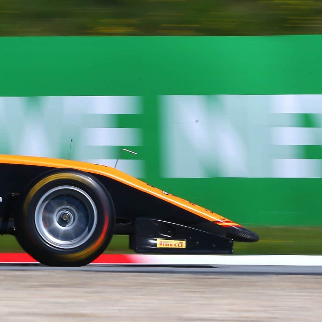 のインスタグラム：「1/3 🏁 Formula season is over 💨 Three more rounds for me to go in endurance and some test days in F3 so end the season 💨 Crazy that the year I nearly over already #Sophia #sophia99 #changeagent #racegirl #racing #f3 #motorsport」