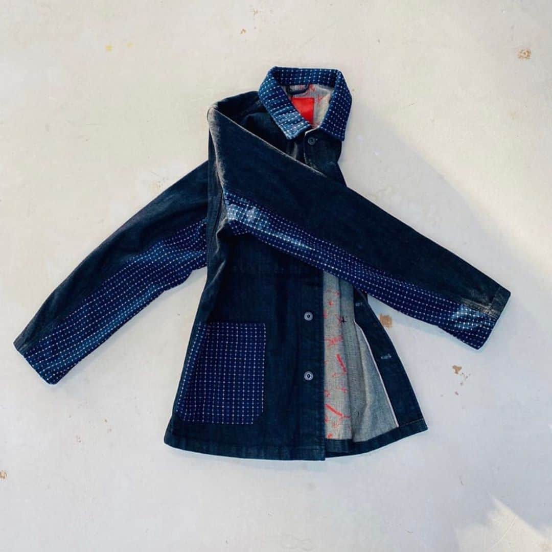 のインスタグラム：「. The DENIM Jacket that’s missing in your wardrobe. Model MAO BLAZE MIX, #denimjacket #denim #denham #jasondenham #denhamthejeanmaker #indigo #japanesedenim #selvedgedenim #thetruthisinthedetails」