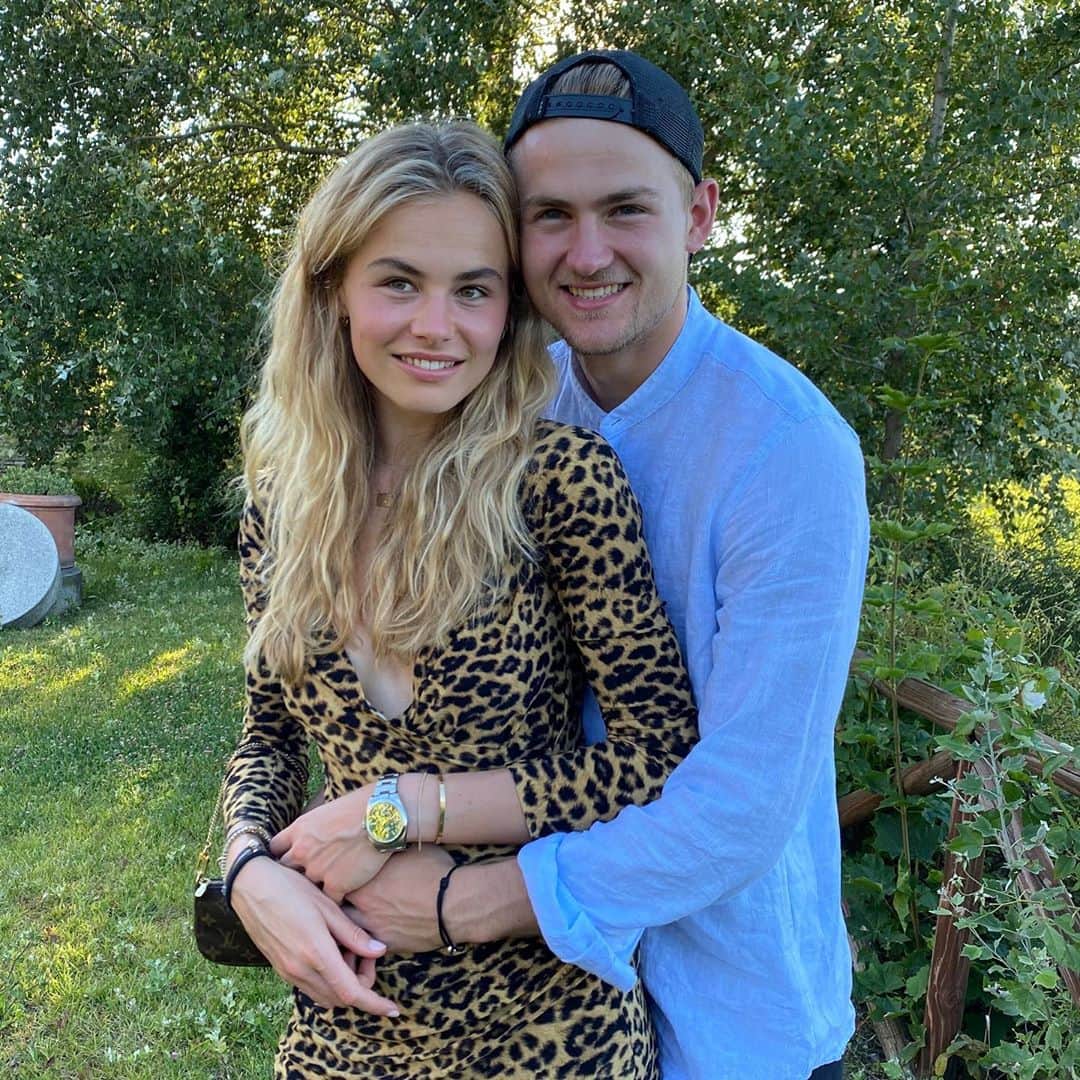 マタイス・デ・リフトのインスタグラム：「Happy birthday to my lovely girlfriend. Enjoy your day and I Love You ❤️」