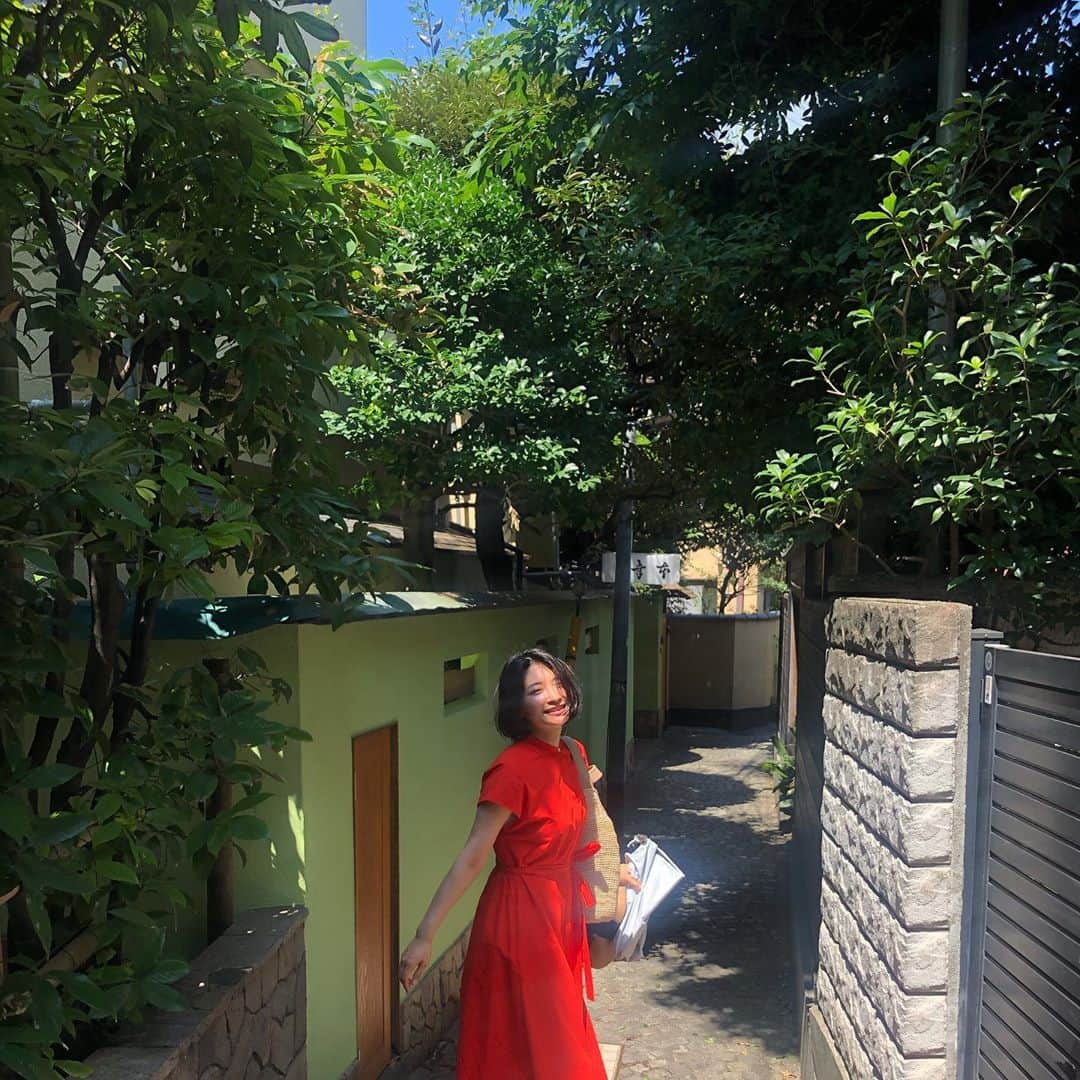 大西沙紀のインスタグラム：「秋めく日が増えてきた東京。 2020年夏の思い出、猛烈に暑かったお盆🎆  今こうしていられることは大変ありがたいことだ。 樹木希林さんの本に書いてあった。もっともっとって思いがちだけどたまにはそういう欲をなくしてみようと思う。」