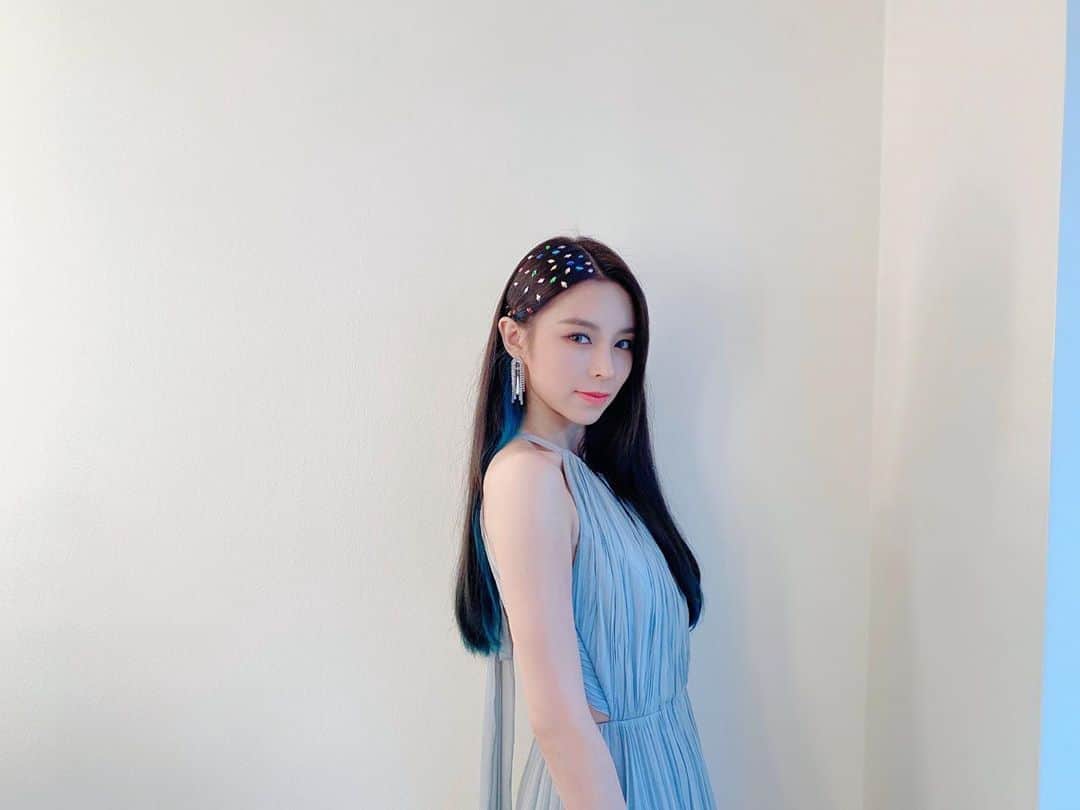 エルキーのインスタグラム：「월요일엔 예언가-팅으로 찾아왔어요~~~ㅎㅎ 이번주도 행복한 한 주 되실 겁니다~~💗💗」