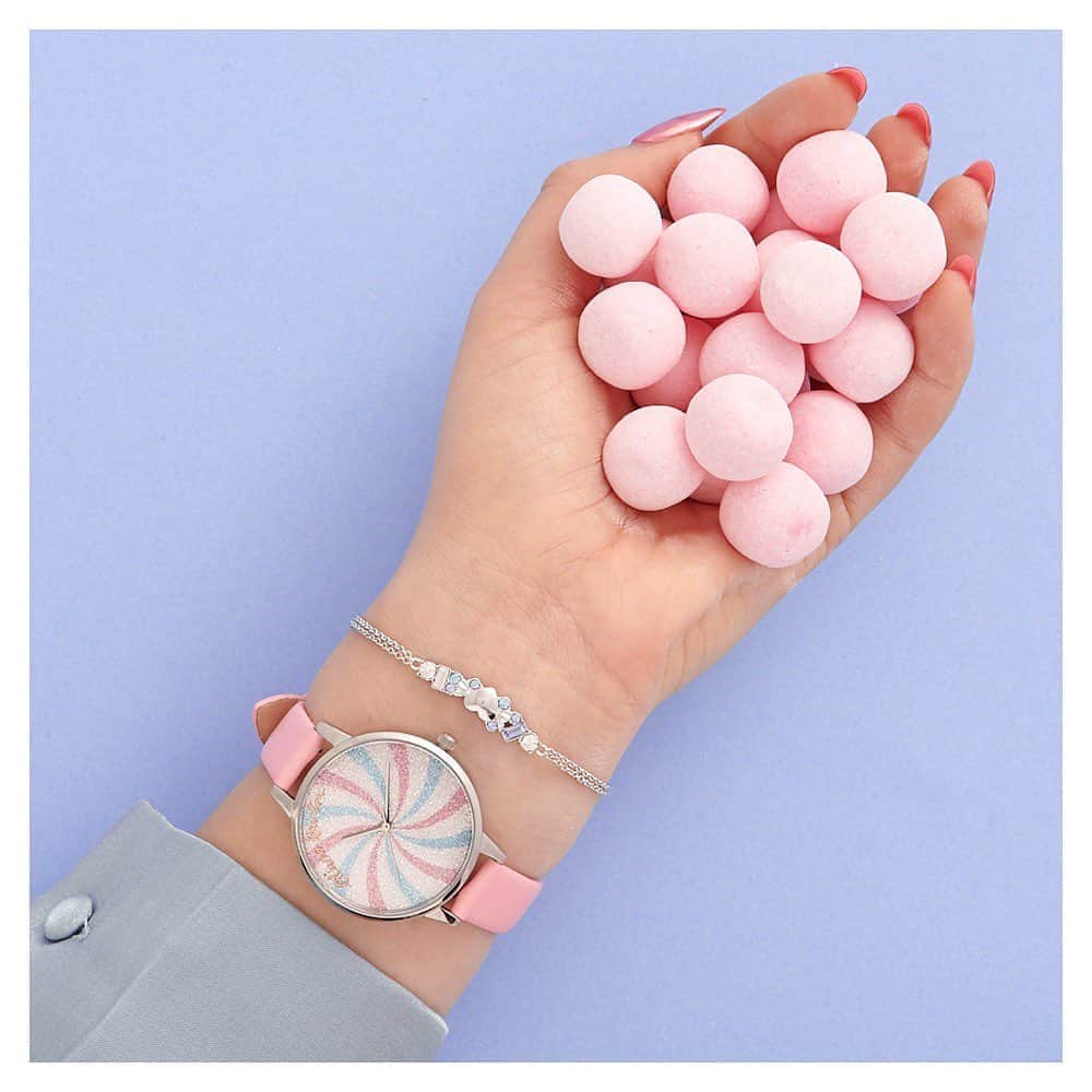 Olivia Burtonさんのインスタグラム写真 - (Olivia BurtonInstagram)「Monday = sweets for breakfast 🍭✨ #OliviaBurtonCandyShop #MondayMood #CandyShop #ArmCandy」9月14日 17時35分 - oliviaburtonlondon