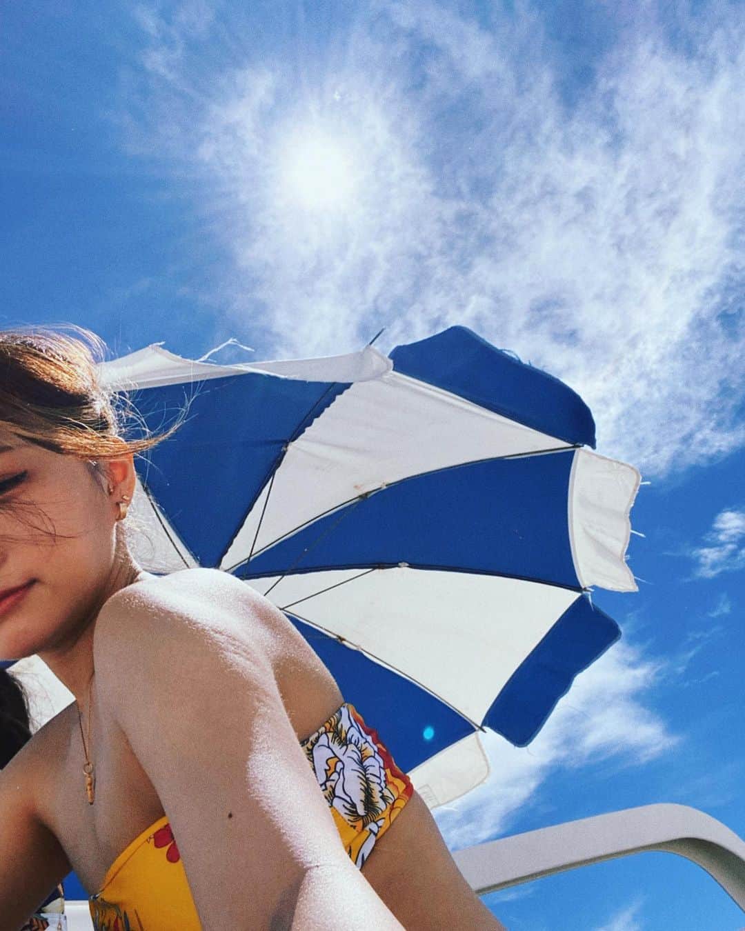 のインスタグラム：「ふりしぼって思い出してみた結果たぶん6年ぶりくらいの海水浴👙」