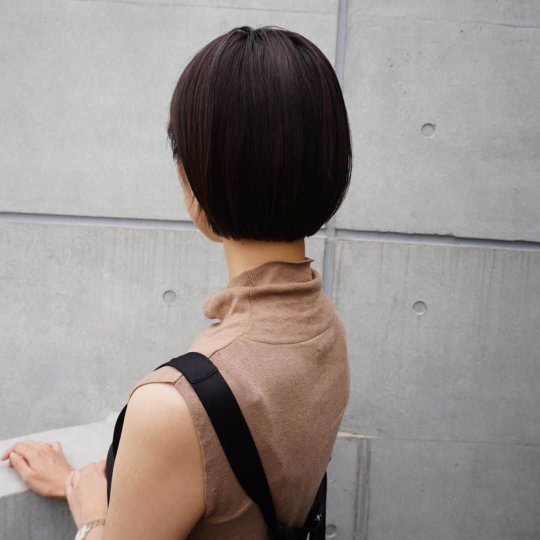 izu（出岡美咲）さんのインスタグラム写真 - (izu（出岡美咲）Instagram)「ざかさまの、秋カラー🍂 前髪&毛先のカットもお願いしました。 @takashionozaka  @nesthair.tokyo   夏から髪を伸ばし始め、経過を写真に残してるんですが どんどん伸びてて面白い😉 年内にはボブになれそうな予感なので　理想のボブに辿り着いたらまた経過載せます🤞  #ショートヘア #ボブヘアー #ショートボブ #秋カラー」9月14日 17時36分 - izu_stagram