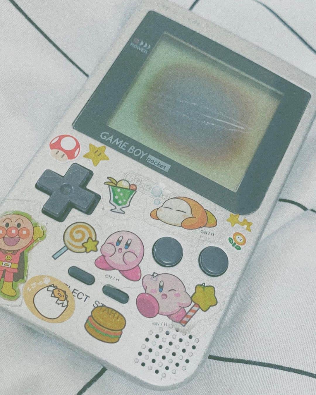 百瀬怜のインスタグラム：「かなしみ、、 #ゲームボーイ」
