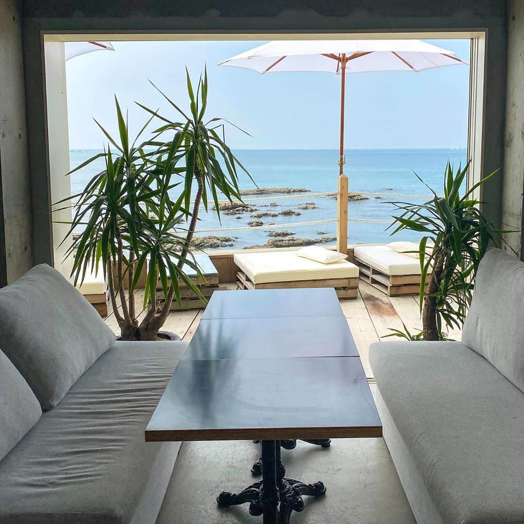 Ayaさんのインスタグラム写真 Ayainstagram の実家行く前に 寄り道して海カフェ Underthepalmo Jp 海沿いカフェ 葉山 湘南 逗子 葉山カフェ 森戸海岸 Underthepalmo 海が好き 9月14日 17時48分 Aya Fit