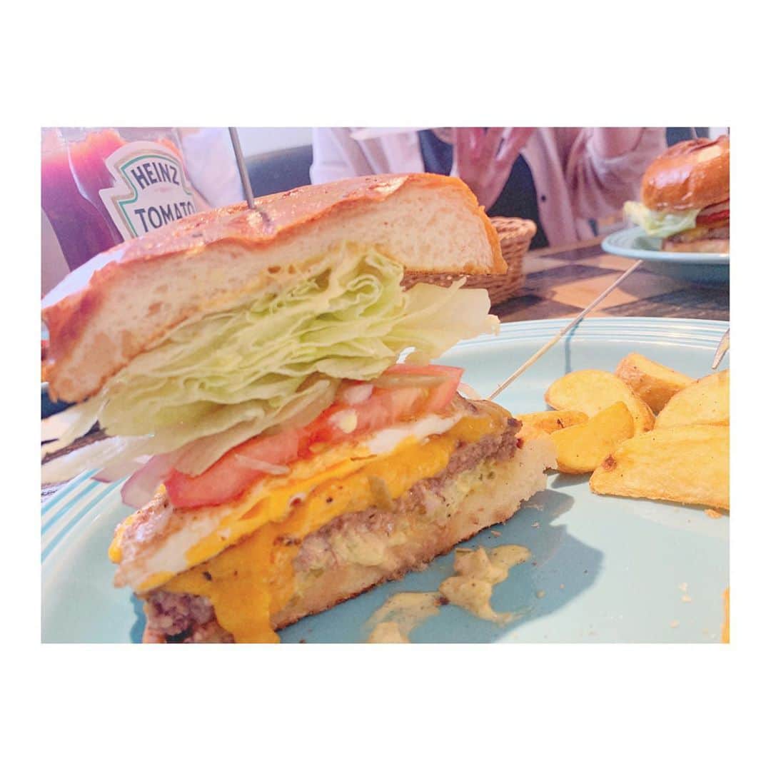 宮崎梨緒さんのインスタグラム写真 - (宮崎梨緒Instagram)「🍔🍔🍔 * #泉南ロングパーク にある #allgoodburger  全部美味しかった♡ *  #맛집 #맛스타그램」9月14日 17時48分 - miyazakirio