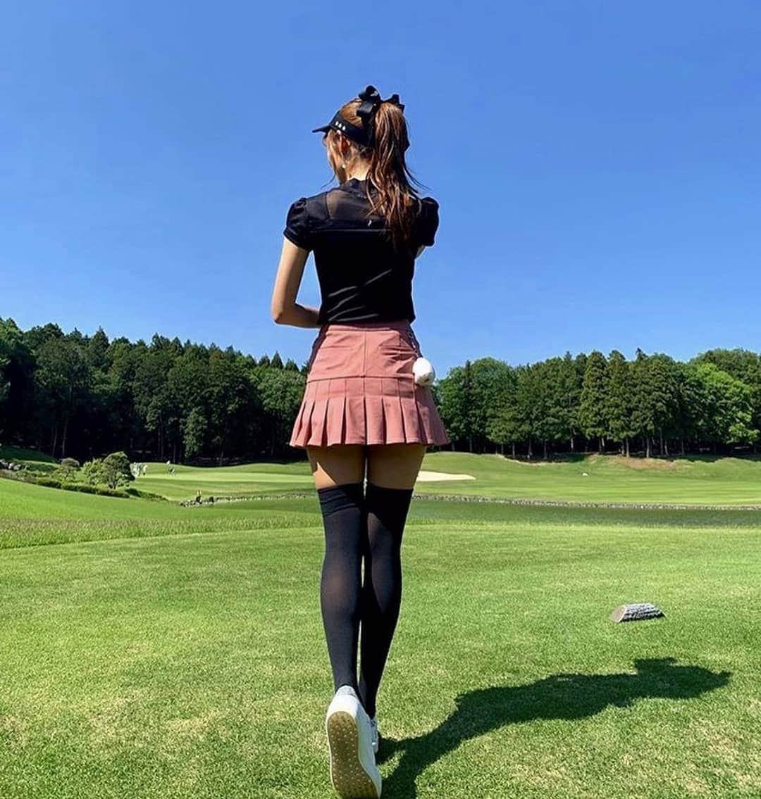J.JANE JAPANさんのインスタグラム写真 - (J.JANE JAPANInstagram)「. トップス Heart Neck See Through T-Shirt (Black) ¥18,340 ※XS,Sのみ（Sサイズラスト1点） . ボトムス Unbalanced Pleated Skirt (Pink) ¥30,360 ※XSラスト1点のみ✨ . . #golf#골프 #ゴルフ#golfwear #j_jane #j_jane_golf #スポーツ#golfswing #ドライバー#アイアン#golf#fashion#韓国ファッション#ゴルフ好き#golfing#golfer #ゴルフウェア #ゴルフスイング#ゴルフ女子#ゴルフ男子#トレーニング#ゴルフ部#ゴルフ初心者#打ちっ放し#パター練習#コンペ#ゴルフウェアコーデ #ゴルフウェアレディース #ゴルフウェアメンズ #ゴルフファッション #ゴルフウェア可愛い」9月14日 17時45分 - j.jane_japan