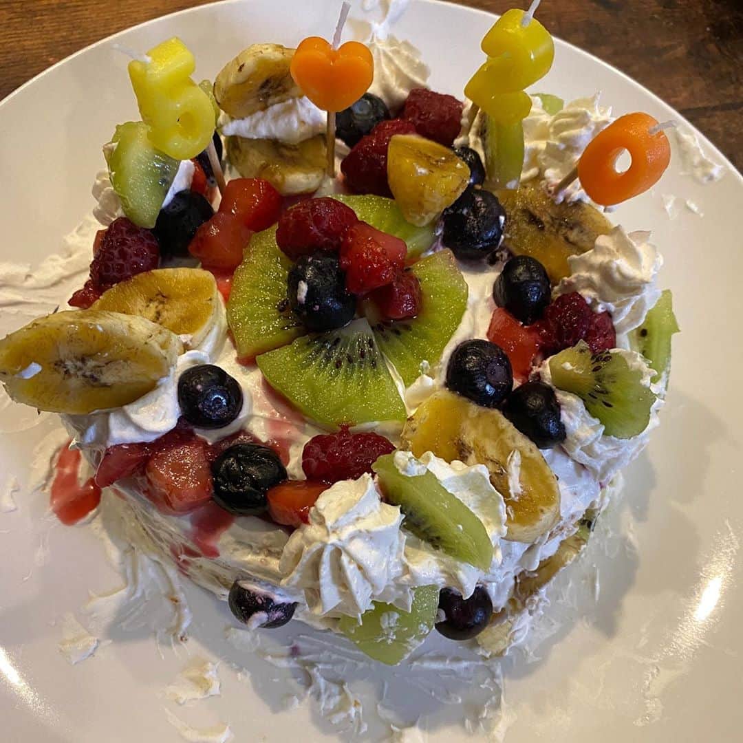 小川麻琴さんのインスタグラム写真 - (小川麻琴Instagram)「手作りケーキのクオリティ、、😂  でも、愛情はたっぷりです🎂💕  #手作りケーキ  #見た目は悪いけど  #愛情たっぷり  #5期カラー」9月14日 17時45分 - 1029_makoto