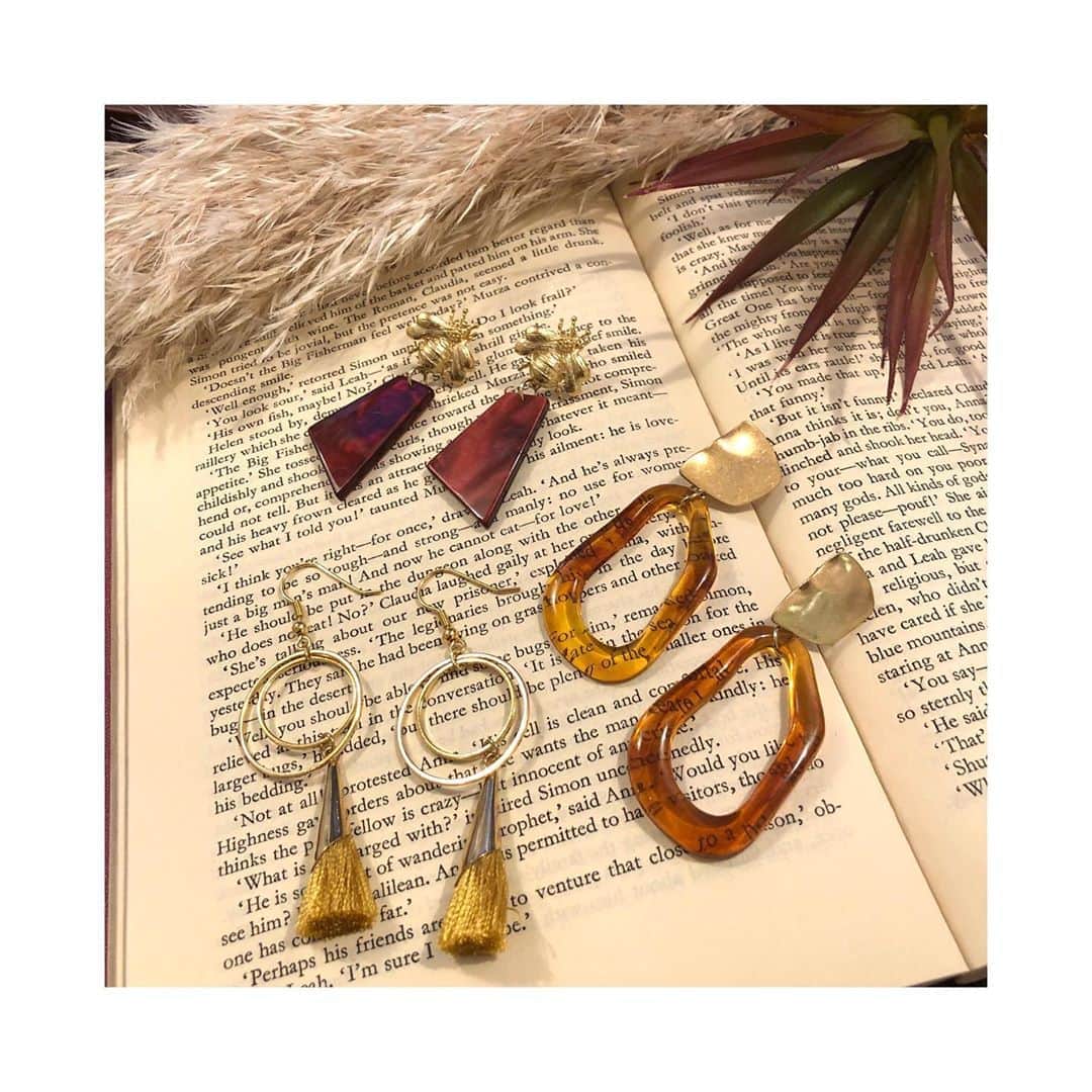 BOX CHARM Industryのインスタグラム：「本日は少し肌寒く感じる1日ですね🍃 . 秋に合わせたアクセサリーはいかがですか？🍂🍂 . オンラインストアでも可愛いアクセサリー、チャーム販売してます！ 是非チェックしてみてください🙈💕 ⁑ #boxcharmindustry #boxcharm #handmade #accessory #handmadeaccessory  #ボックスチャームインダストリー #ボックスチャーム #ハンドメイド #アクセサリー #ハンドメイドアクセサリー #東京 #原宿 #HARAJUKU #キャットストリート #catstreet #オーダーアクセサリー #秋デザイン #秋ピアス」