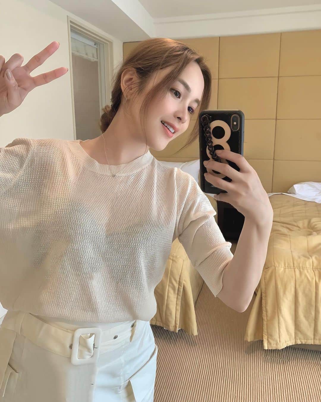 Lilmeのインスタグラム：「寒くなってきたから夏服を着れるのももう少しだ🪐⚡️🪐少し寒くなると〝今年ももう終わるね〜〟って会話が多くなりますが、、まだ9月🌝ㅋㅋㅋ」