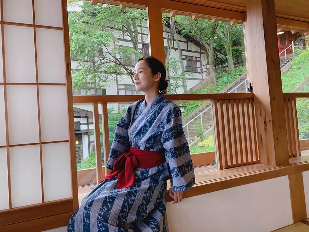 高嶋香帆のインスタグラム：「初めて草津温泉へ行ってきました🥺 宿の温泉が良すぎて、 凄く凄く癒された、、💓  岸明日香ちゃんとのデートも安定の楽しさ🥰💓 安定の幸せ空間🥰💓」