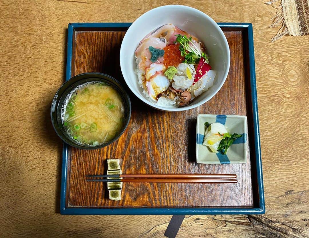 青山有紀さんのインスタグラム写真 - (青山有紀Instagram)「京丹後🌊 行きたいお店がおやすみばかりの日でしたが美味しい海鮮丼にありつけた🙏💛」9月14日 18時30分 - yukiaoya