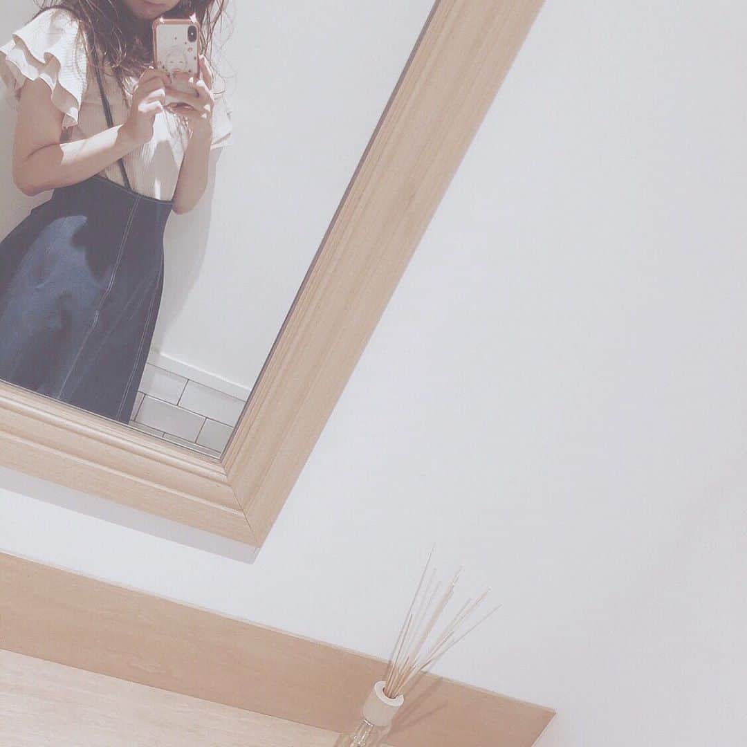のインスタグラム：「. #ヒルバレー ポップコーンの撮影の時に来てた服🍿💓 これまたお気に入りっ😚 背が小さいと合う服探すのなかなか大変よね…  でもこれは、珍しく安全ピンで止めてないよ🤣🧷  最近配信ちゃんとできなくてごめんね😭 今日もこれからお仕事しなきゃだからできないかもしれない…😭😭 .  #rirandture #miia #新宿 #新宿グルメ #ルミネ新宿 #低身長コーデ #低身長 #低身長女子 #ファッションコーデ #ファッション #被写体モデル #サロンモデル希望 #サロンモデル #サロンモデル募集中 #関東サロンモデル #関東サロモ #サロモ #撮影モデル #撮影依頼募集中  #instagood #fashion #アンバサダー  #カメラ好きな人と繋がりたい #ポートレート撮影 #メイク好きな人と繋がりたい #一重」