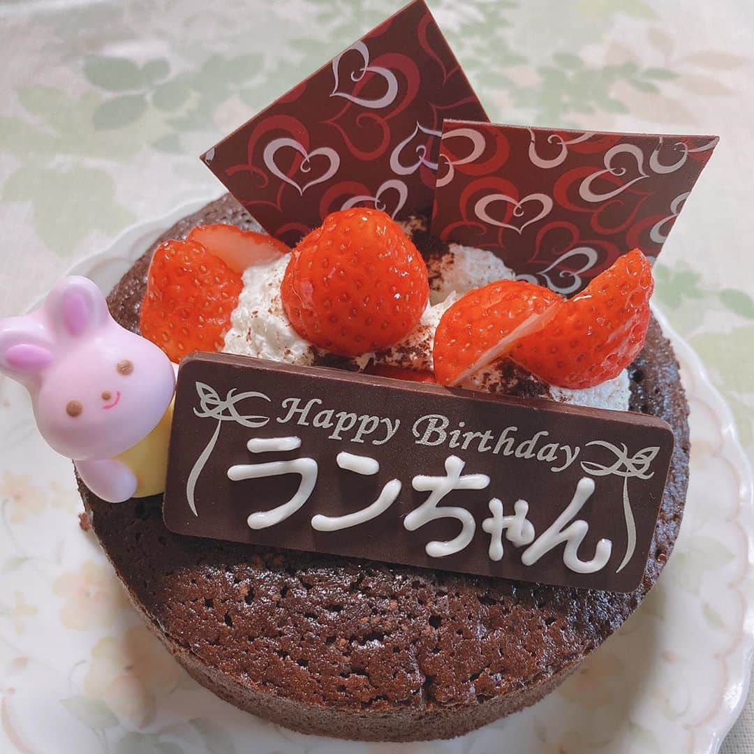 ラン?さんのインスタグラム写真 - (ラン?Instagram)「9/14 ランの5歳のお誕生日🎂 これは人間用のケーキ♡ 昨日…家族で美味しくいただきました😋 #うさぎ #誕生日 #5歳 #happybirthday」9月14日 18時35分 - mofumofuusako