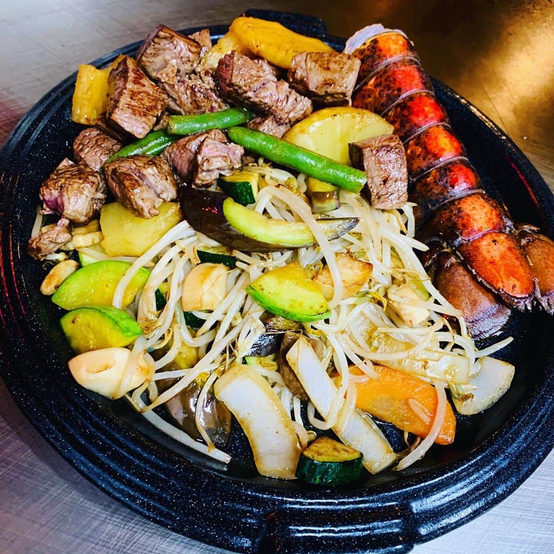 カン のインスタグラム：「-철판스테이크&랍스터-  --------------------  🍽 JEFF'S GRILL 🍺 9월 14일(월) 정식 오픈🙌!! 품격있는 철판요리 착한가격에 드세요🙇‍♂️ (주당대환영) (한국어, English, 日本語 3개국어 가능 외국인 환영)  ⏱ Business Hours ⏱ •open.  __매일 pm05:00 •close. __평일 am03:00  __________주말 am05:00  🏡 Address 🏡 •경기도 성남시 중원구 성남동 1404  _센트럴푸르지오시티 상가 151호  _(호텔 셀린트 찾아오시면 빨라요!)  . . .  Insta - @jeffs_grill, @jeffchoi89,  @sung_yoon_91 Face book - @jeff's grill  #제프스그릴 #jeffsgrill #맛집 #성남맛집 #분당맛집 #모란 #수진 #모란맛집 #수진맛집 #모란역 #수진역  #모란술집 #수진술집 #철판 #철판요리 #테판야끼 #철판주점 #술집 #소주 #맥주 #생맥 #사케 #와인 #데일리 #맛스타그램 #맛 #맛집추천 #맛집스타그램 #맛집탐방 #착한가격」