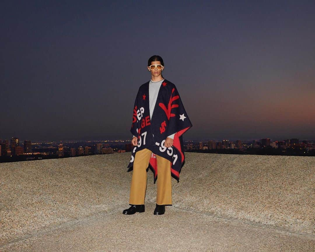 モンクレールさんのインスタグラム写真 - (モンクレールInstagram)「Back to the future.  70s boho gets a fresh spin in @SergioZambon‘s new #MONCLER1952 MAN collection. Blanket poncho with tarot card print available now.  #MONCLERGENIUS Shot by Theo Wenner  @Theo123456」9月14日 18時54分 - moncler