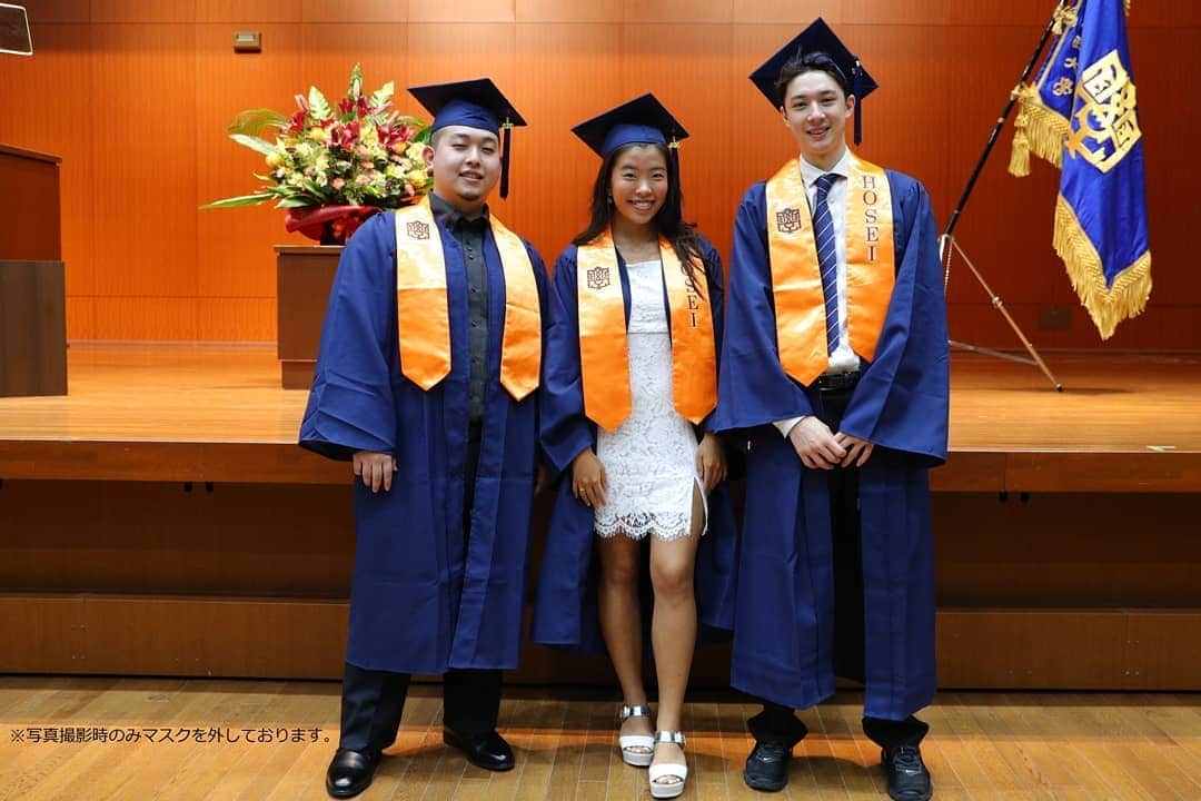 法政大学さんのインスタグラム写真 - (法政大学Instagram)「9/12(土)に2020年9月卒業学位記交付式および秋季入学式が開催されました。法政大学を卒業・修了された皆さん、そして入学された皆さん、おめでとうございます！  ※今年度は、新型コロナウイルス感染症が拡大している現状を鑑み、例年よりも規模を縮小して開催すると同時に、オンライン配信でも式典の様子を配信しました。  #法政 #大学 #hosei #university #卒業 #修了 #入学式 #市ケ谷 #卒業おめでとう #入学おめでとう #graduate #commencement #entrance」9月14日 19時02分 - hosei_university
