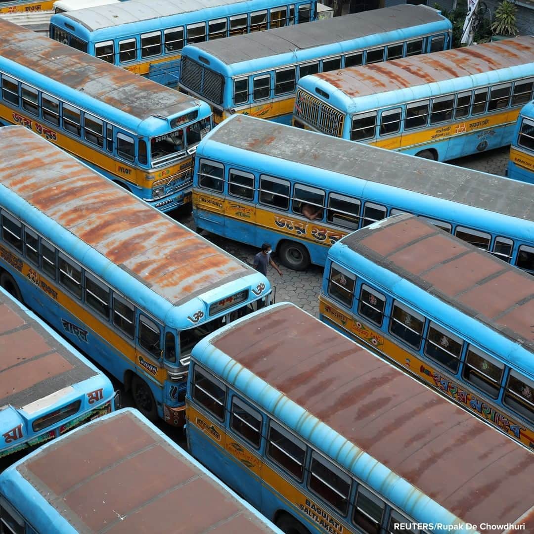 ABC Newsさんのインスタグラム写真 - (ABC NewsInstagram)「Buses are left parked after authorities announced a complete lockdown in Kolkata, India. #coronavirus #bus」9月14日 19時11分 - abcnews