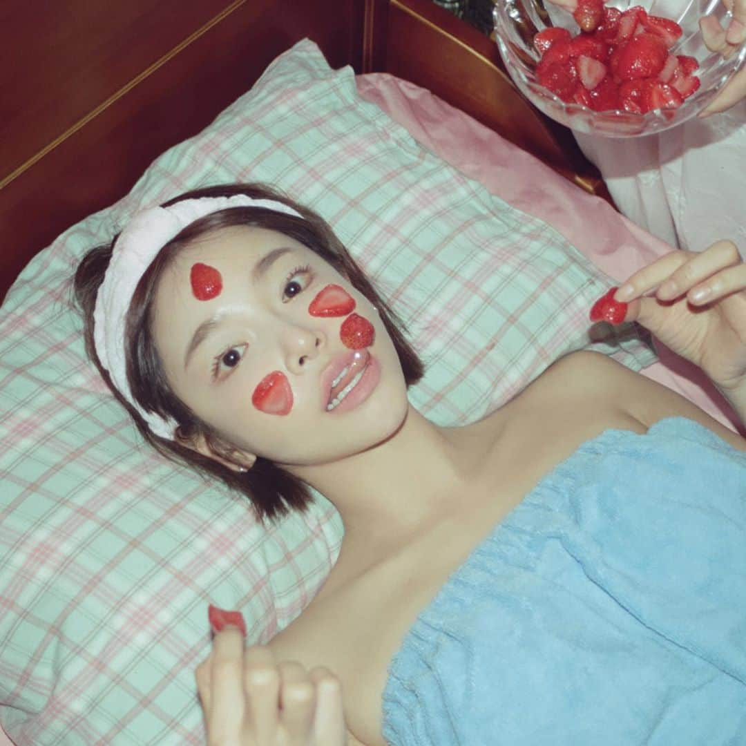 スアさんのインスタグラム写真 - (スアInstagram)「우당탕탕 촬영일기 끄ㅌ ! 🍓🍓🍓」9月14日 19時25分 - midoricoo