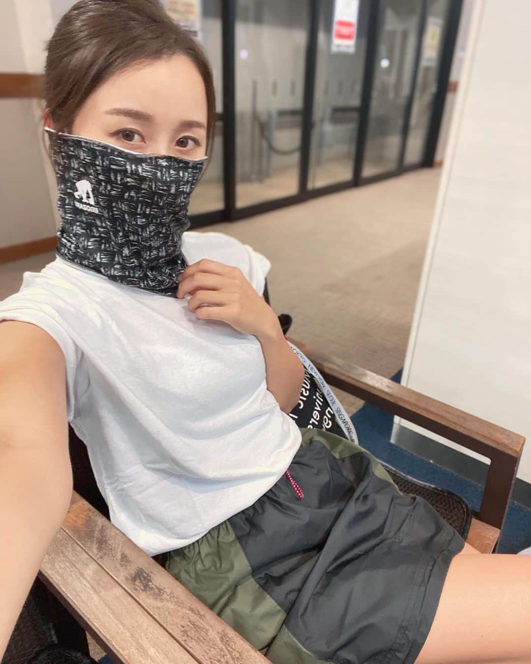 のインスタグラム：「週末練習⛳️ 暑かったから @egozaru_official の ネックカバー持ってきた☺️ 汗かいても通気性も吸水性もあるし 水に濡らすと冷たいからラウンドにも良さそう😆 ネックカバーだけどフェイスマスクとか ヘアバンドにも使えるし、 このデザインなら男性も使いやすいよね💪🏻  #ゴルフ女子 #ゴルフ男子 #ゴルフコーデ #スポーツ女子  #ゴルフウェア #スポーツ #golf #골프 #골프스타그램 #골프장 #라운드 #골프스윙 #골프사랑 #PR #egozaru #エゴザル #basketball #バスケットボール #バスケ #ネックゲイター」