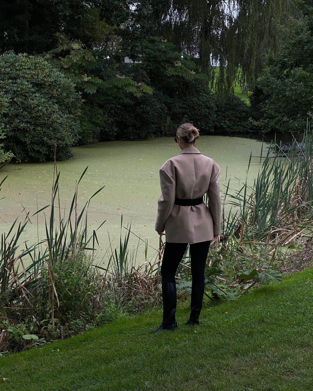 Mathilde Goehlerのインスタグラム：「Yesterday 🍃🌳🦔」