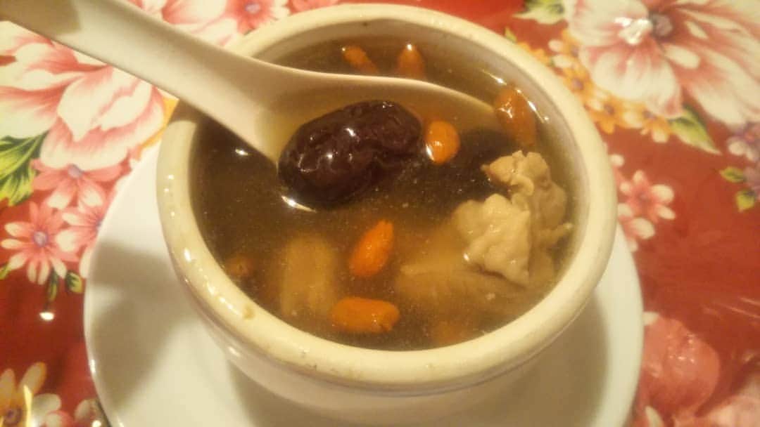 伊藤修子さんのインスタグラム写真 - (伊藤修子Instagram)「昨晩の一件で換気扇回したくなくなり、外でスープ食しました。」9月14日 19時50分 - itoshuko