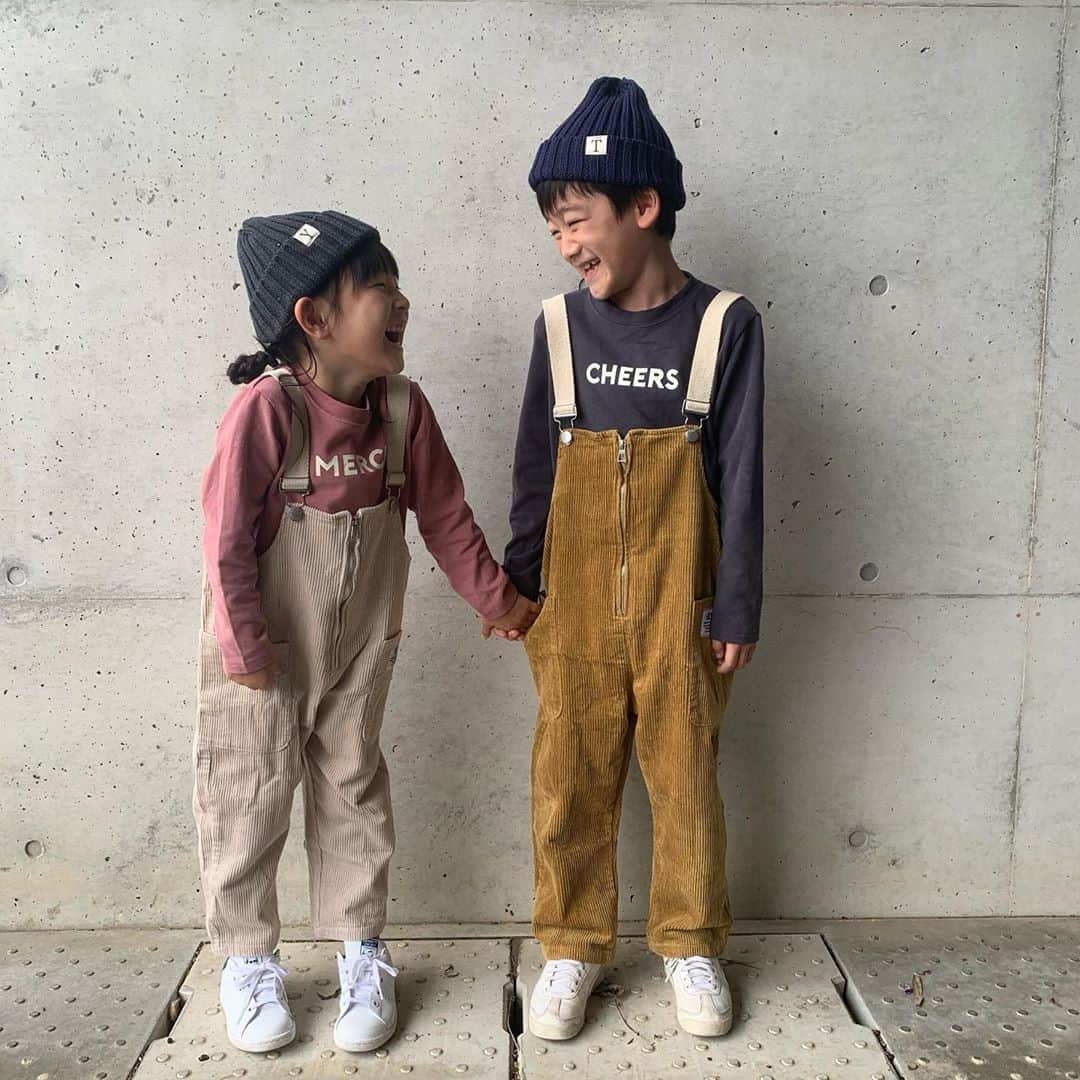 くんちゃんさんのインスタグラム写真 - (くんちゃんInstagram)「・ ・ ・ 子供のｻﾛﾍﾟｯﾄって本当可愛いなぁ𓅔𓇠 ・ しかもｺｰﾃﾞｭﾛｲのｻﾛﾍﾟｯﾄ𓍯 *･ 可愛すぎる𓅮♥ ・ @laulea_shop さんの ﾌﾛﾝﾄﾌｧｽﾅｰ ｺｰﾃﾞｭﾛｲｻﾛﾍﾟｯﾄ𓐐𓎦 ・ どっちの色も可愛くて⑅﻿ ・ どっちの色も女の子も男の子も着れるよね☘︎ ・ ・ @laulea_shop さんのお洋服本当可愛くて ﾚﾃﾞｨｰｽもﾄﾞﾂﾎﾞなのがたくさんあって 親子で愛用してるshopさんだよ𓌽 ・ ・ 覗いてみてね𓅢𓈓 ・ ・ ・ #locari#ママリ#mamagirl#リンクコーデ#息子#娘#仲良し#兄妹#男の子#女の子#6歳#7歳#保育園#小学生#キッズ#キッズファッション#kids#kidsfashion#韓国子供服#サロペット#ニット帽子#スタンスミス#プーマ#子供#しまむら#しまむらコーデ#しまむらパトロール#しまパト#お洒落な人と繋がりたい#おしゃれさんと繋がりたい」9月14日 19時47分 - kunchan1203