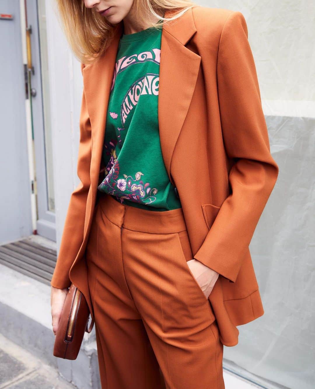 バネッサ・ブリューノさんのインスタグラム写真 - (バネッサ・ブリューノInstagram)「L'essence des seventies à la parisienne.⁠⠀ ⁠⠀ An quintessential seventies look with a Parisian touch.⁠⠀ ⁠⠀ #vanessabruno #vanessabrunosuit #loveisallyouneed #seventies」9月14日 19時59分 - vanessabruno