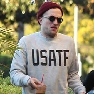 9GAGさんのインスタグラム写真 - (9GAGInstagram)「Me trying healthy smoothies #robertpattinson #healthy #smoothie #ew #9gag」9月14日 19時53分 - 9gag