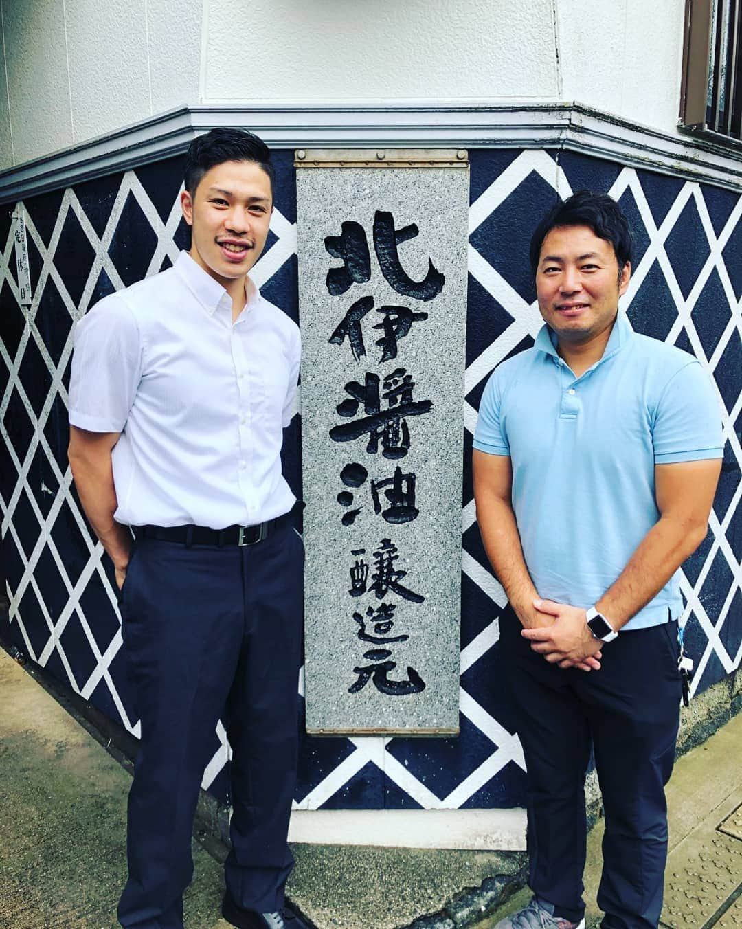 井手智さんのインスタグラム写真 - (井手智Instagram)「【ご紹介】 この度、私の海外挑戦にあたりご協賛をいただきました。【北伊醤油 】様です。福岡県糸島市から製造、出荷されていて、もちろんネット販売も行われています!!下記にURL、またTwitterの方でもURLを添付させていただきますので、是非ご覧いただきたいです！！醤油以外にもたくさんの商品を販売されていて、中でも醤油プリンは個人的にとても気になっています😏😏今後も色々な商品や代表取締役社長でもある、【山上社長】のご紹介などなどさせて頂こうと思っています！もちろん、醤油蔵の工場見学も可能とのことで、お近くの方、また、お近くに来られた際は事前にご連絡をしていただき、是非見学にも行かれてみてください！！ 帰国しましたら、私と一緒に工場見学に行ってくださる方も募集します！笑笑 美味しい醤油で【煮付け】や【刺身】などなど 皆様の北伊醤油様 シェア投稿を楽しみにしています！！  http://www.kitaishoyu.com/?fbclid=IwAR3erJg3JDjUwGpKU7R_OPoe2_Ks_y9K0xTq7REXxd39RY9jPgdP4DnmVsY  #福岡県#糸島市#北伊醤油#明治30年創業#醤油プリン食べたい😍w#どなたかドイツまで送ってください、、#おっとっと#本音が....」9月14日 20時08分 - satoshi________________