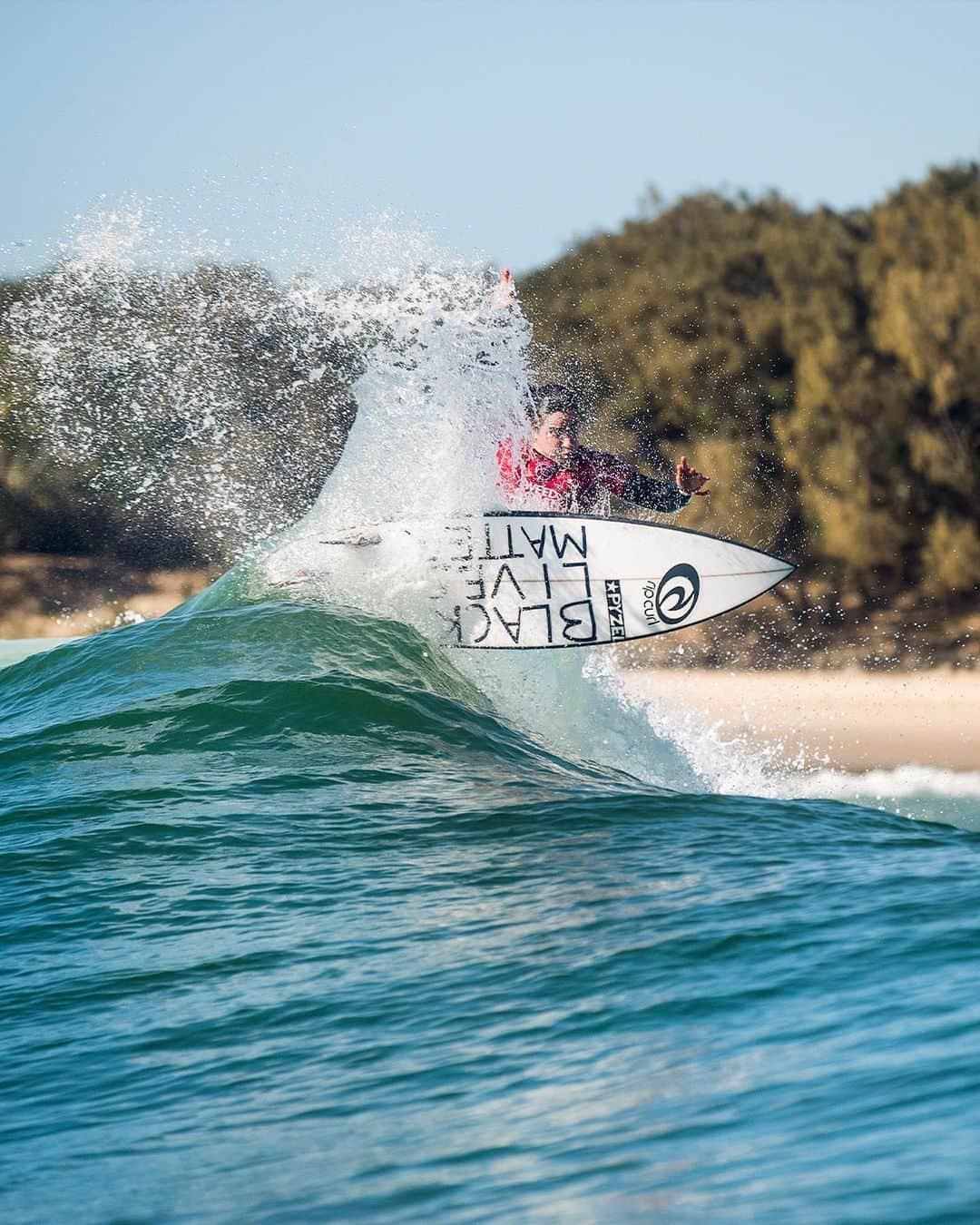 Rip Curl Australiaさんのインスタグラム写真 - (Rip Curl AustraliaInstagram)「Congratulations to @tylerwright on a brave and hard-fought @WSL #TweedCoastPro, what an epic 48hrs! ⁠⠀ ⁠⠀ Rip Curl is pleased to announce we will add a further $5k in prize money awarded to Tyler's charities @bularri_muurlay_nyanggan and @idknowyourself. #GoTyler ⁠⠀ ⁠⠀ Rip Curl also congratulates @mattmcgillivray in his effort to make the Men's Final. An additional $5k will also be donated Matt's charity of choice; @madeformoresa #GoMatt ⁠⠀ ⁠⠀ 📷 @WSL @mattydunbar」9月14日 20時01分 - ripcurl_aus