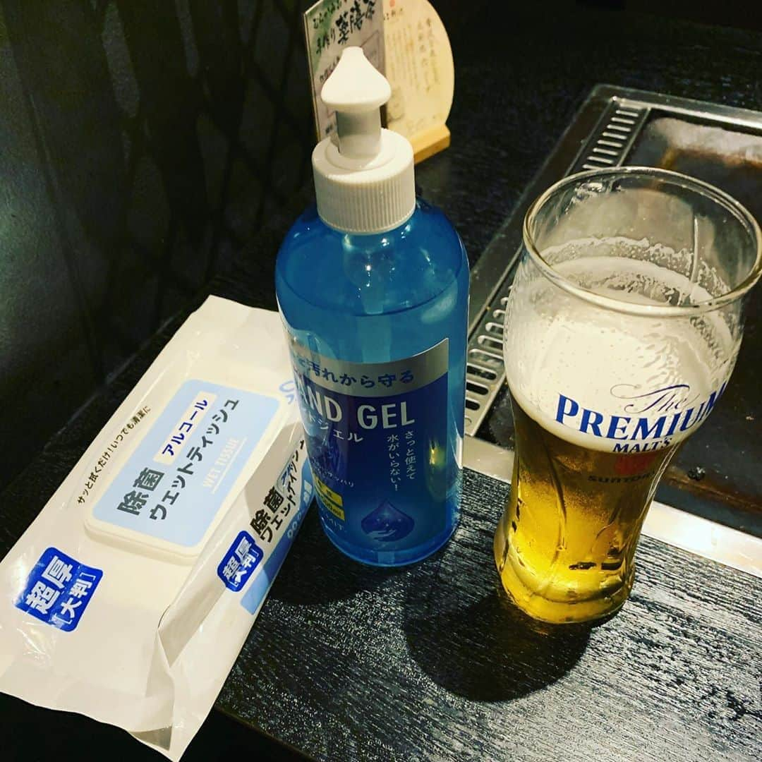 金村義明さんのインスタグラム写真 - (金村義明Instagram)「コロナ前だと常に満員で入れないむらかみへ とん平焼きと大好物の焼きそば食べて持ち帰りにお好み焼きとイカ焼き！ホテル戻って晩酌再スタート！ しかし北新地人少ないわ！」9月14日 20時03分 - yoshiaki_kanemura