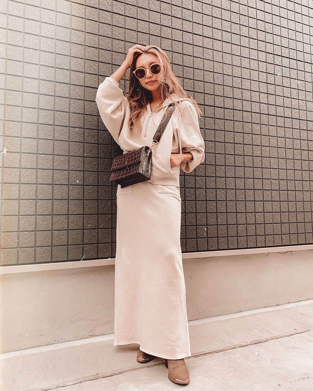 ✷kana✷のインスタグラム：「💼🤍 . . 午前中涼しくて秋を感じた！笑 . 最近お気に入りのクロコ型押しバック♡ @jwpei_official  のなんだけど、ここのブランド 手頃なのに高見えするものたくさんで すごいお洒落でだいすきなの！ そして、私のフォロワー限定特別クーポン 発行してもらいました♡ 【kana15】購入の際に１５%OFFになるよ！！ ぜひ使ってね😍 大好きなセットアップコーデ♡ @to_the_sea_hawaii  webstoreと店舗（ルミネエスト新宿店B1 & To the sea Health living学芸大学店）でgetできるよ♡」