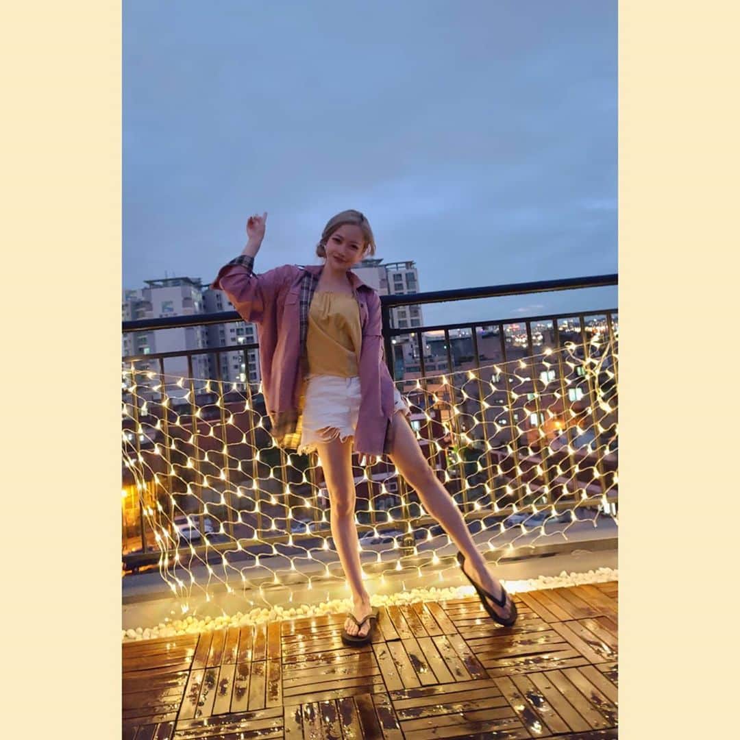 エリナさんのインスタグラム写真 - (エリナInstagram)「여름 마지막 불꽃 🎆  今年最後の花火♥️ .  .  #불꽃놀이 #여름#花火#手持ち花火 #fireworks #sparkler #instalike #instagood #me #selfie #summer #happy」9月14日 20時05分 - erina_hrn