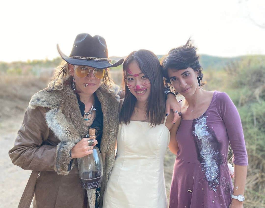 のインスタグラム：「With awesome messy actors🧚🏻‍♂️ (Don't ask what happened to my face)」