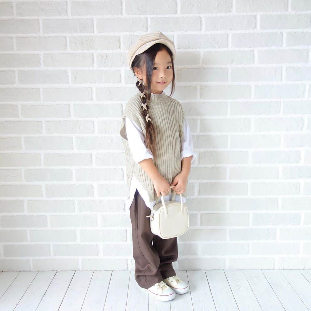 Saraさんのインスタグラム写真 - (SaraInstagram)「. coordinate♡ . ラテカラーで秋コーデ☕️ . シーズンムードが高まる コーデュロイのキャスケットは @urbancherry_ さんの🤎 . サラもお気に入りで これからたくさん使えそう🍂♡ . #ootd #kids #kids_japan #kids_japan_ootd #kjp_ootd #kidsfahion #kidscode #kidsootd #kidswear #キッズコーデ #キッズファッション #インスタキッズ #urbancherry #devirock #converse #ラテカラー #ラテカラーコーデ #キャスケット #スクエアバッグ #ライブドアインスタブロガー」9月14日 20時17分 - sarasara718