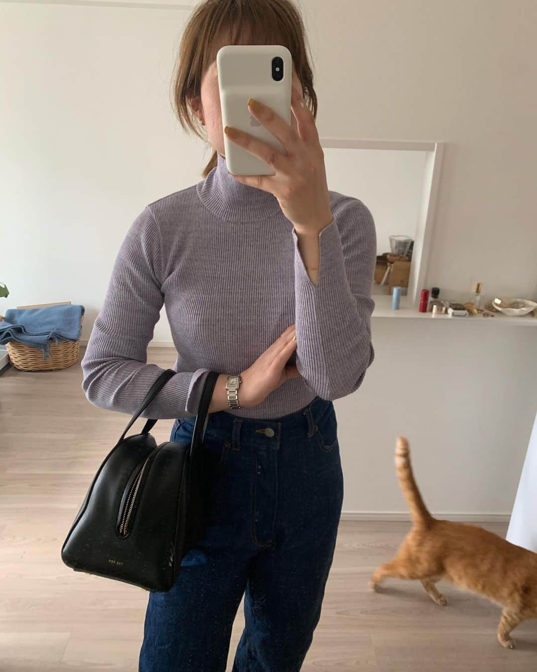 まつだみらいのインスタグラム：「急に秋めいてしましたね。🌾🍁🍂  私が私らしく生きる美学は、 季節でカテゴライズされています。 （ですが、どこから読んでも全然問題ないです！）  秋におとずれる切なさやゆらぎについても書いてきます。  是非☺️📙」