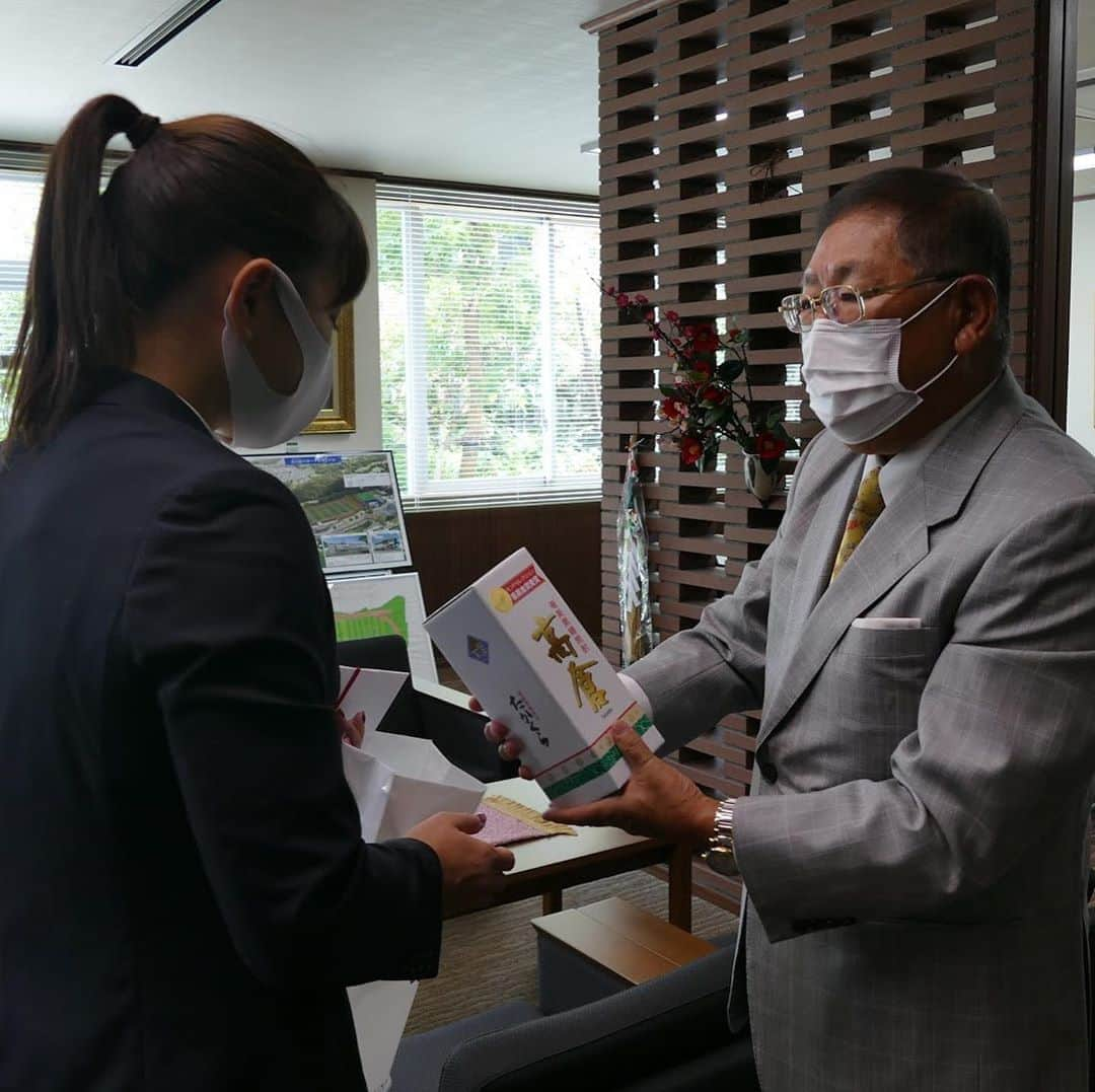 植草歩さんのインスタグラム写真 - (植草歩Instagram)「浪速中学校の女子空手道部の 特別アドバイザーを努めさせていただいて 浪速学院の理事長先生に オリンピックの激励をして頂きました🧸❤️ ｢ヤァーーー｣と迫力のある大きな声で 拳をついておられました(🤜🏻 ˙-˙ )🤜🏻 また改めてオリンピックに向けて、頑張って行こうと思いました。」9月14日 20時13分 - ayayumin0725