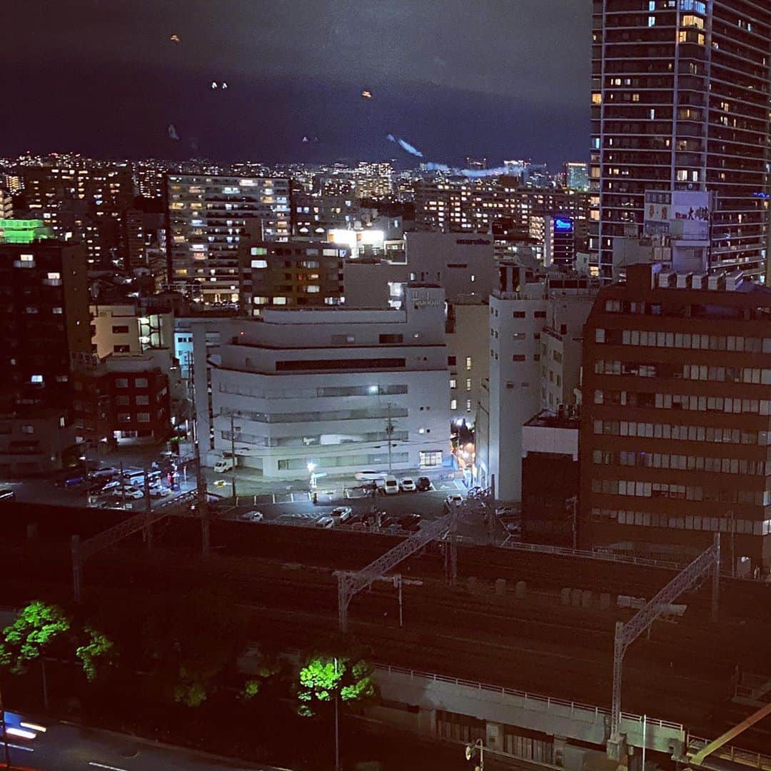 のインスタグラム：「病院からの景色（夜） #腰椎椎間板ヘルニア  #術後3日目」