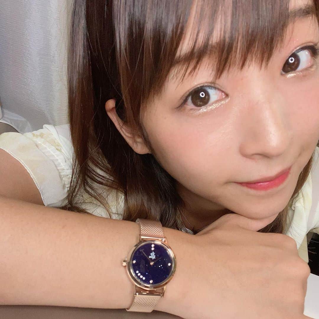 くぼたみかさんのインスタグラム写真 - (くぼたみかInstagram)「とーってもツボな時計をゲットしてしまった...😍 リアクレア　@liakulea_japan のハワイの星空をイメージした可愛すぎるデザイン🥺 星大好きだし、文字盤キラキラしてるし腕見るだけでテンションあがります🌍🌛 星好き女子へのプレゼントにもオススメ🎁今ならクーポンコード「mikakic」で10%オフです🧡 @liakulea_japanのアカウントからサイト飛べます✨  Found the cutest watch that has the starry sky design on it🥺 Loving it already🌍 #リアクレア #時計 #腕時計 #liakulea #ハワイ #手元倶楽部　#watch #hawaii #fashion」9月14日 20時19分 - mikakubota0923