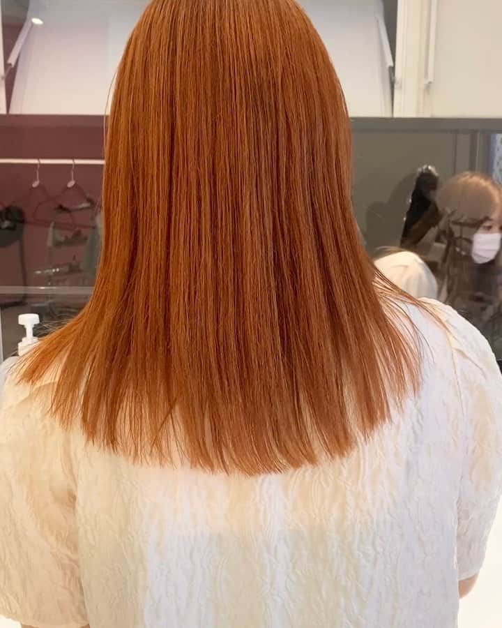 Sachiのインスタグラム：「Sunny orange  秋冬でもはまるオレンジカラー。 ニットとの組み合わせも絶対に可愛いね。 . “NEW normal” .  #hair#shima#girl#tokyo #shima_sachi」
