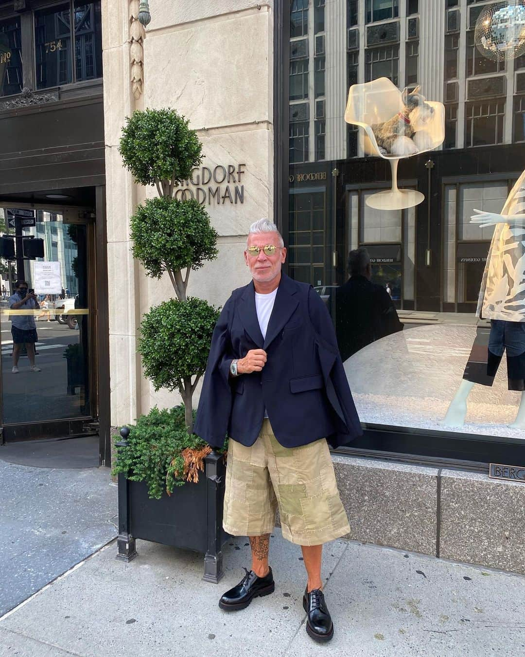 ニック･ウースタさんのインスタグラム写真 - (ニック･ウースタInstagram)「As a cornerstone of retail in the city I love, Fifth Avenue plays an integral part to the fashion industry. As a long time New Yorker I have always been driven to the energy and spirit of Fifth Avenue. It’s always been important to me to support the stores I love, now more than ever. #NYstrong #onlyonfifth」9月14日 20時35分 - nickwooster