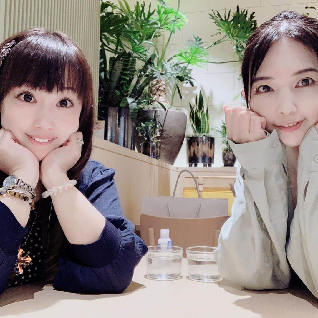 かねさだ雪緒さんのインスタグラム写真 - (かねさだ雪緒Instagram)「声優の宇和川恵美ろんとお茶しました💕 久しぶりだったのでお互いの近況など 沢山お喋りしました 続けるのが厳しい声優界で今まで生き抜いて来れたのはやはり 彼女の努力と技術もありますが 賢くて思いやりのあるこの人柄もあるのかなと思います まだまだこれからも頑張っていこうね！😆  #声優 #宇和川恵美」9月14日 20時31分 - yukiokanesada