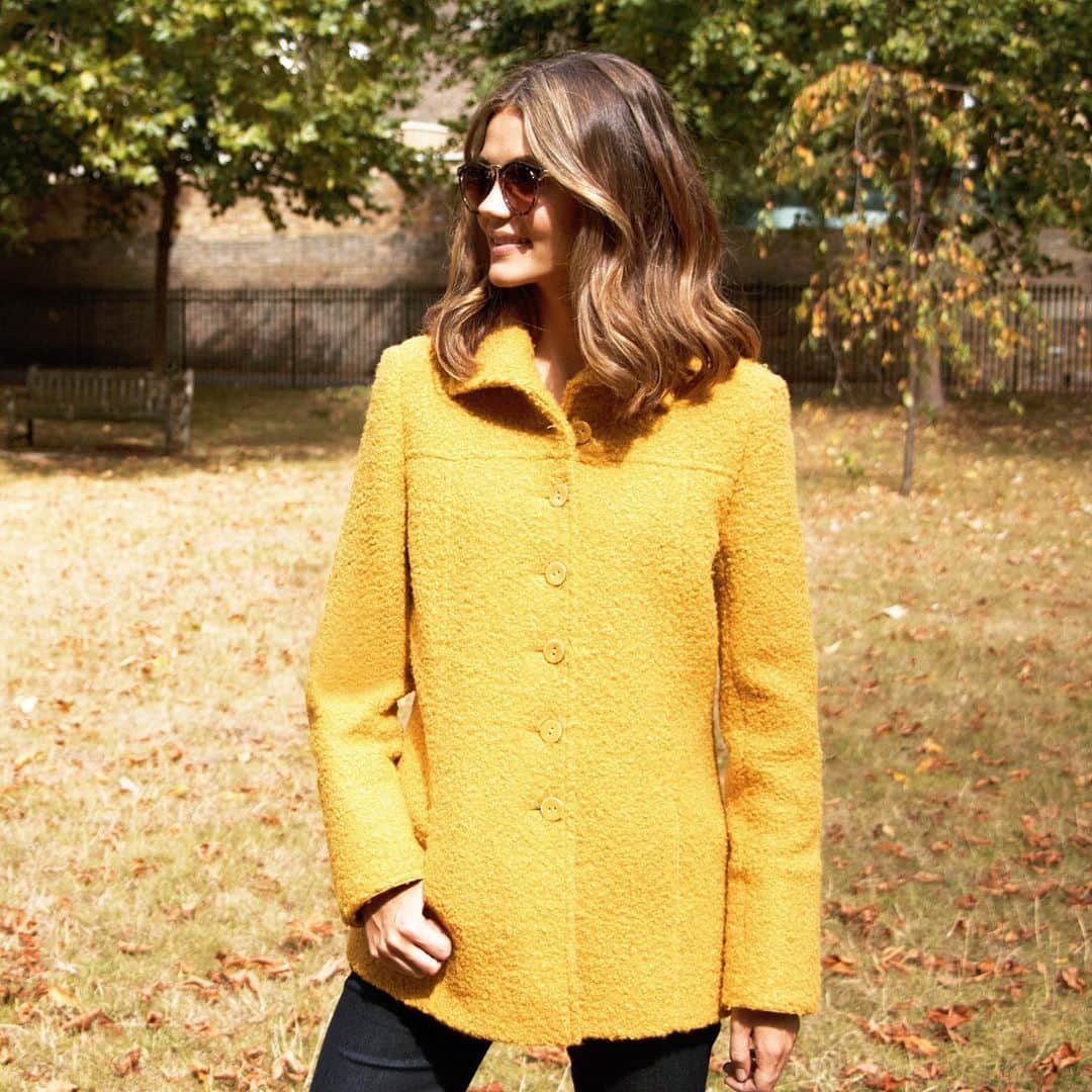 キャロライン チャールズのインスタグラム：「Stepping into Autumn in mustard. Our Autumn Winter 20 collection is landing! See our latest arrivals online or in-stores.  #autumn #aw20 #autumnwinter #autumnstyle #autumnfashion #autumn2020 #newarrivals #newcollection #fashion #fashionstyle #ootd #ootdfashion #lifestyle #coat #ladieswear #womenswear #mustard #british #britishdesigner #britishfashion #britishstyle」