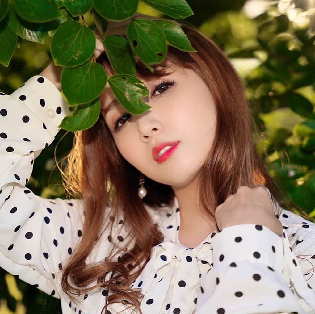 友田彩也香のインスタグラム：「🎂2020.09.14🎂﻿ ﻿ 友田彩也香﻿ 32歳になりました👸🎂❤︎﻿ ﻿ 32歳の1年も﻿ 自分らしく！マイペースに！﻿ ﻿ エロく、正しく、美しくいたいな🥰﻿ ﻿ Twitter、インスタに﻿ 沢山のお祝いメッセージありがとう🥺❤️﻿ ﻿ 全部読んだよ☺️🌸﻿ ﻿ 優しい皆が大好きです💋💋﻿ ﻿ こんな私ですが、﻿ これからも宜しくお願いします🥺💜﻿ ﻿ ﻿ ﻿ #インスタグラビア #instagravure﻿ #Japanese #japanesegirl ﻿ #sexy #Photo #gravure #shooting﻿ #follow #followme  #birthday #🎂」