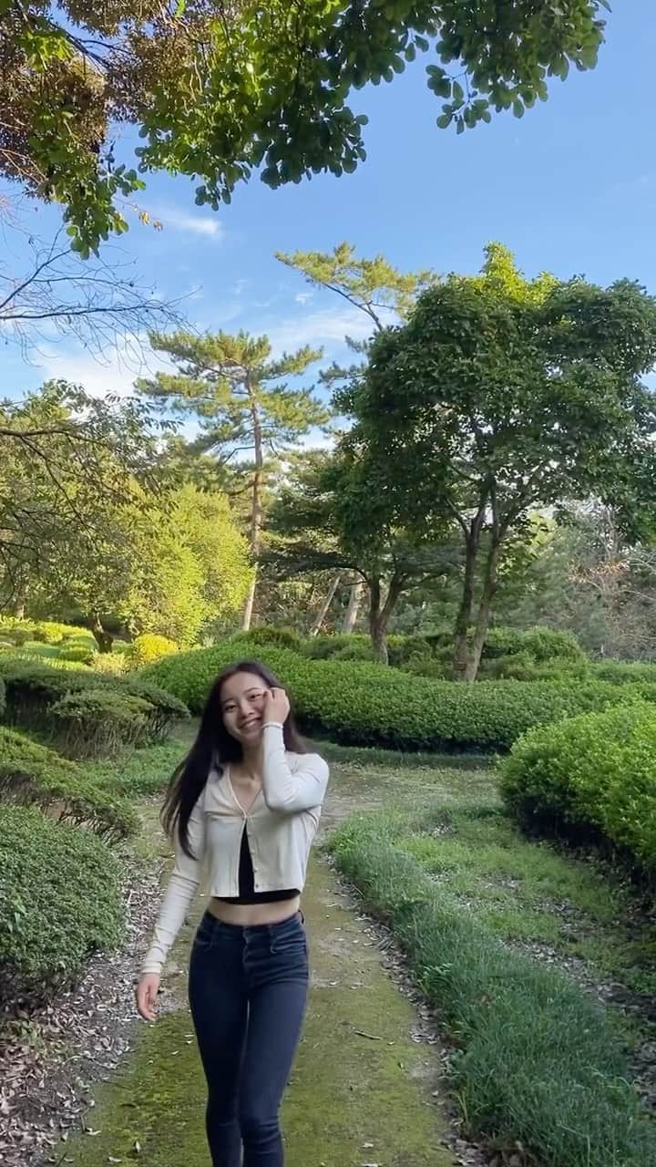 青山舞莉のインスタグラム：「🌿🌿」