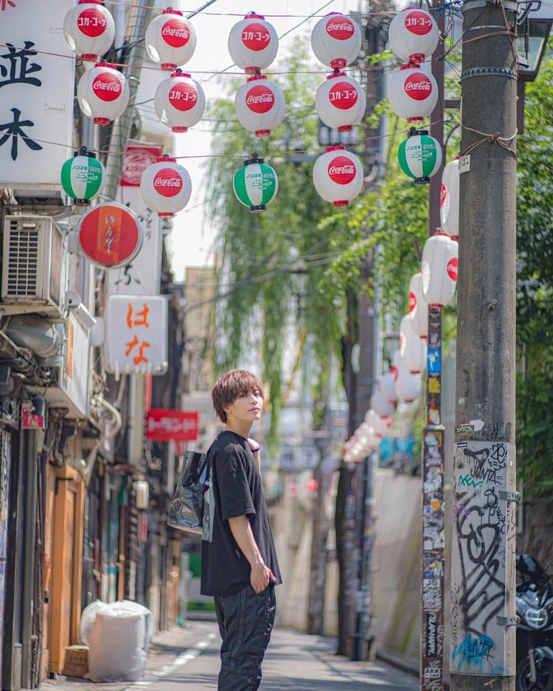 SAKUさんのインスタグラム写真 - (SAKUInstagram)「【振り向いて、どした？の顔】 このシリーズは次ラスト ・ ・ ・ photo by @shinshinstaglam  ・ ・ ・ #tokyo #shibuya #渋谷  #のんべい横丁 #渋谷のんべい横丁  #渋谷横丁  #デート #デート風 #彼氏感  #ポートレート #portrait #一眼  #メンズライク #めんすたぐらむ #menstagram  ##오오티디 #ootd #데일리룩 #dailylook #패션 #패션스타그램  #옷스타그램 #fashion #데이트  #instalike #likexlike #lfl #follow_me #fff」9月14日 20時52分 - saku10291029
