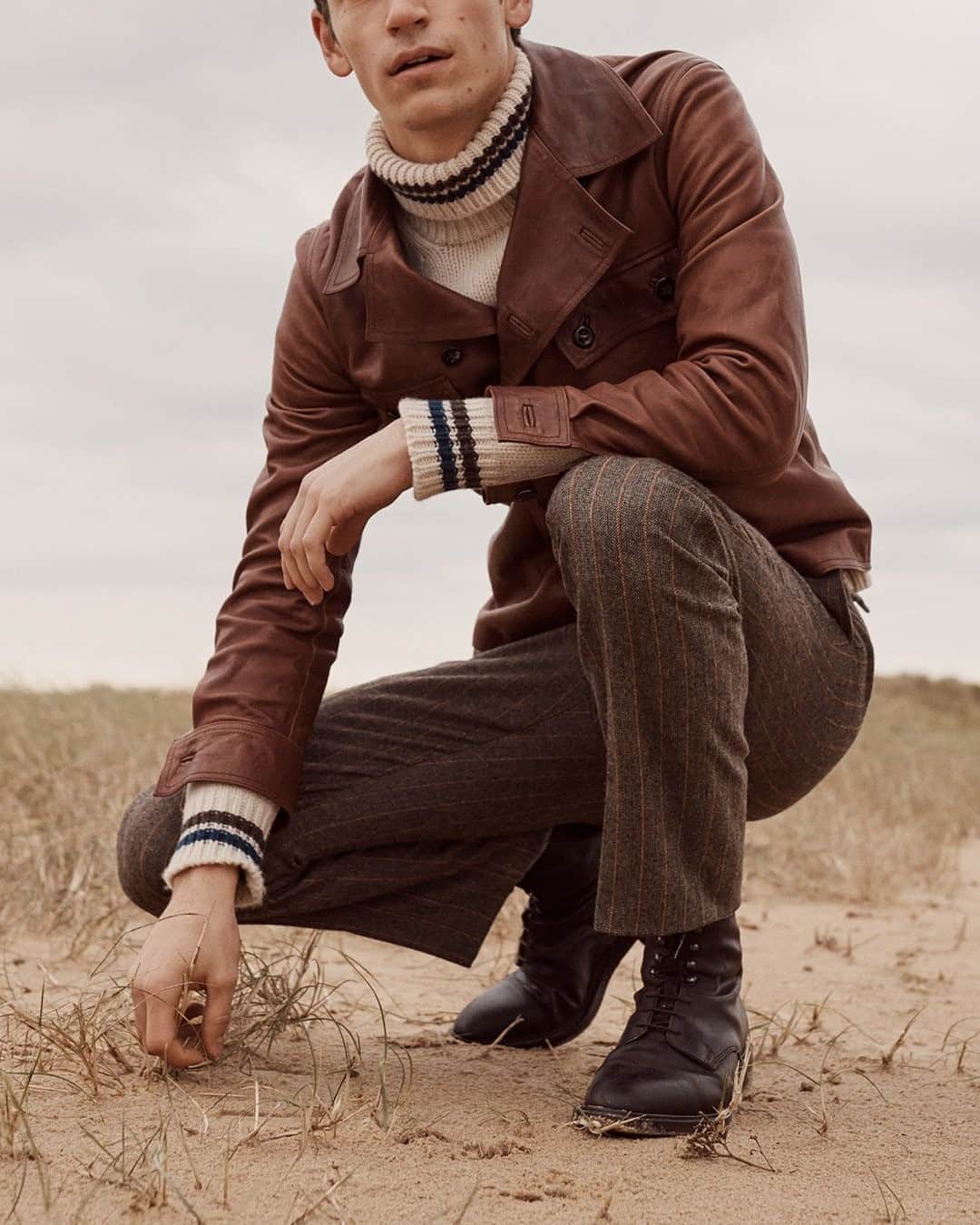 MR PORTERのインスタグラム：「Kingsman's jacket has been made in England from supple burnished-leather that'll develop its own unique patina over time. An interpretation of one worn in The King's Man, it has a retro-style camp collar and fastens with glossy horn buttons. It's cut for a relaxed fit and fully lined, so it'll slip on easily over knitwear or shirts. Head to the link in bio or tap to shop. #MRPORTERxKingsman」